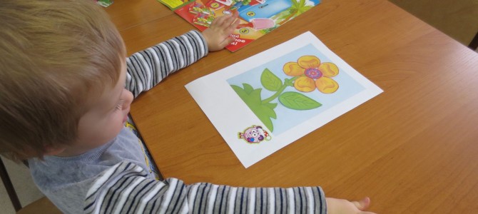 Мастер-класс от особого ребенка: Игорь и Даша, аппликация «Цветок»