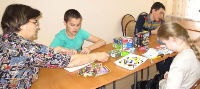 8 апреля, занятие «Необычной школы» в Гуманитарном центре — библиотеке им. семьи Полевых. Фото